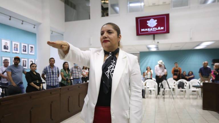 Verenice Oleta Benítez rindió protesta como Secretaria del Ayuntamiento de Mazatlán.