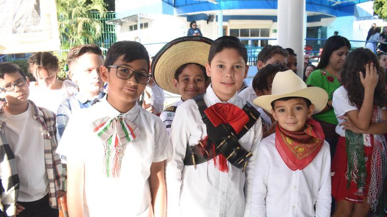 Celebran alumnos del Senda la Revolución Mexicana