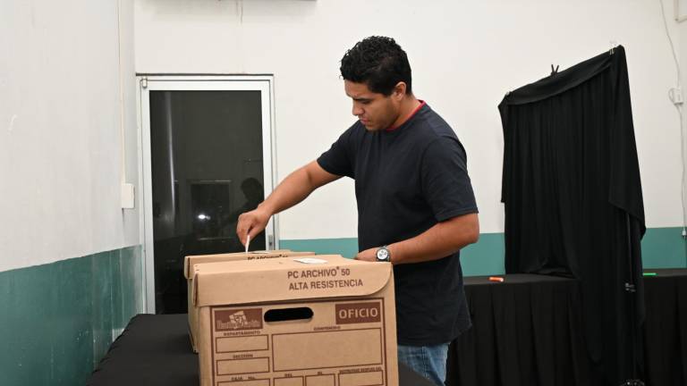 Masiva votación en Mazatlán para comités de softbol y taekwondo