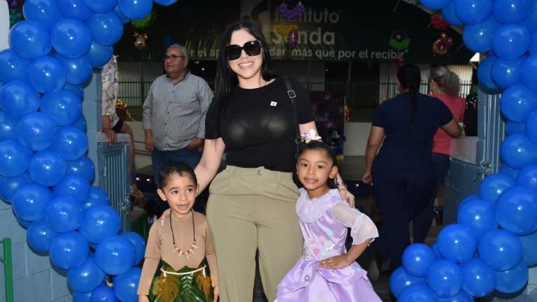 Con música y baile, alumnos del Instituto Senda reciben a la Primavera