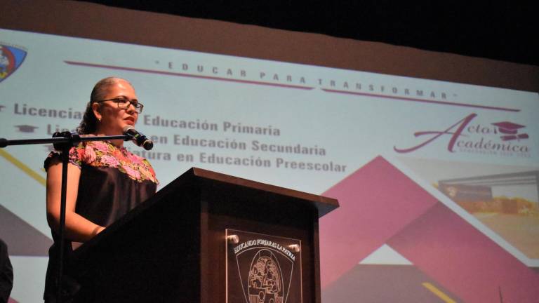 Concluyen su formación 326 estudiantes de la Escuela Normal de Sinaloa