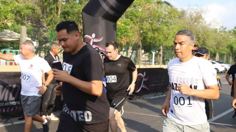 Los comunicadores se dieron cita a la altura del Central Park para celebrar la carrera.