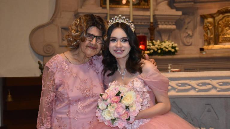 Es Estefany Sánchez una bella quinceañera