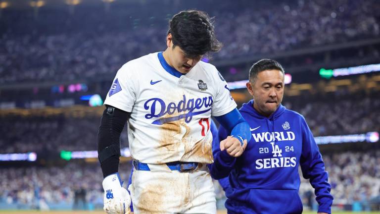 Shohei Ohtani sale lesionado del juego del sábado.