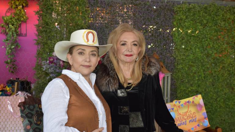 Celebra con amigas sus 88 años