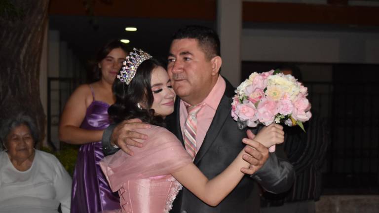 Es Estefany Sánchez una bella quinceañera