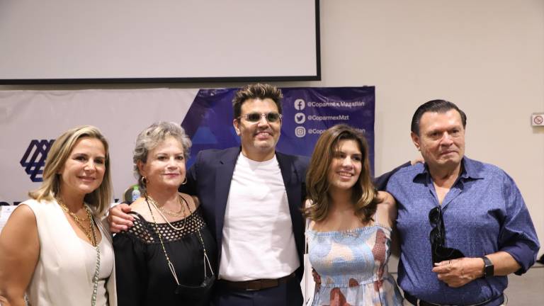 Karla Hays de Guzmán, Yoya Reynaud de Guzmán, Amado Guzmán Reynaud, Emilia y Amado Guzmán.