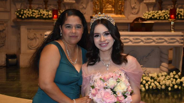 Es Estefany Sánchez una bella quinceañera