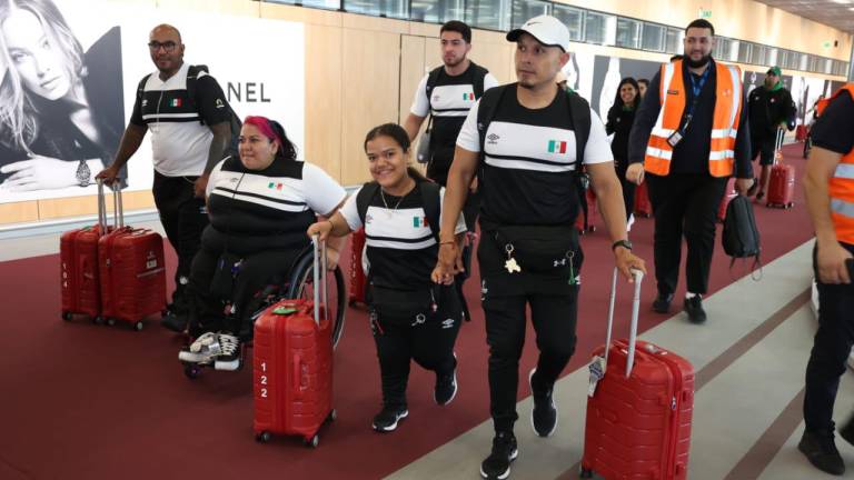 Los primeros deportistas mexicanos llegaron a París para competir en los Juegos Paralímpicos 2024.