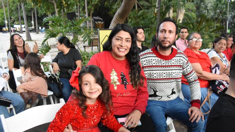 Disfrutan del comienzo de la Navidad en el Jardín Botánico