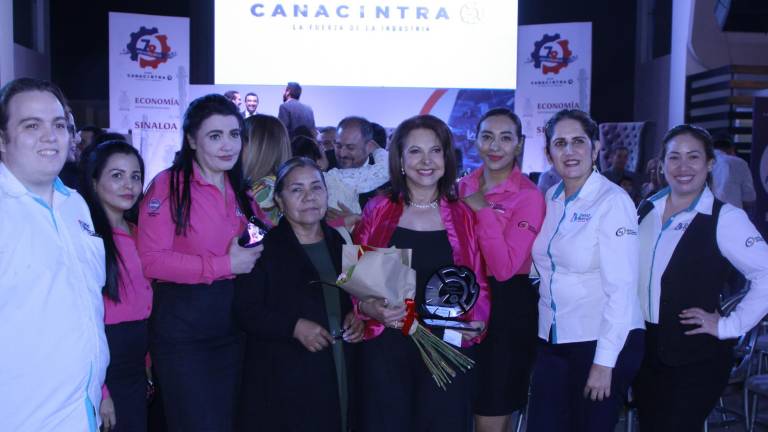 Entrega Canacintra Culiacán a Eduardo Ochoa, el Galardón al Industrial del Año 2022