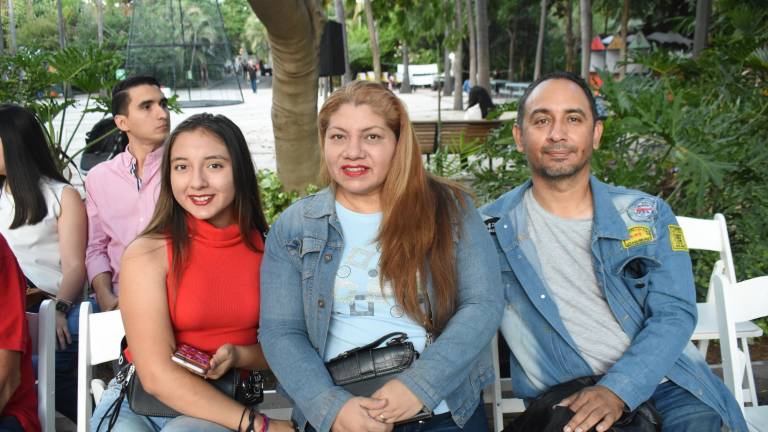 Disfrutan del comienzo de la Navidad en el Jardín Botánico