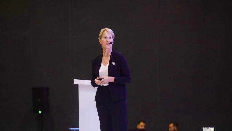 Frances Arnold, científica estadounidense, ganadora del Premio Nobel de Química en el año 2018, imparte conferencia magistral a participantes y estudiantes del 34 Congreso Nacional de Bioquímica, en Mazatlán.