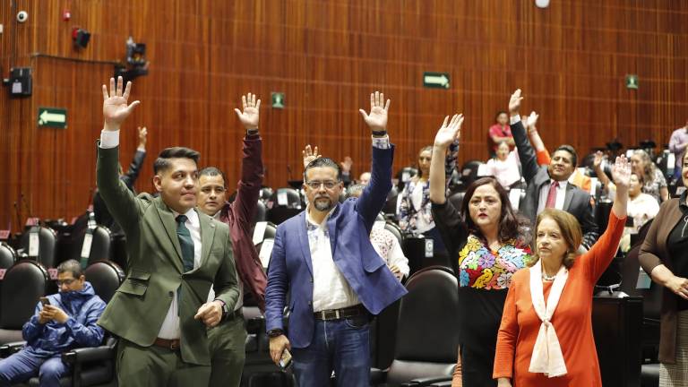 El Pleno de la Cámara de Diputados aprobó en lo general este martes la iniciativa que reforma diversas leyes en materia de protección del espacio aéreo mexicano.