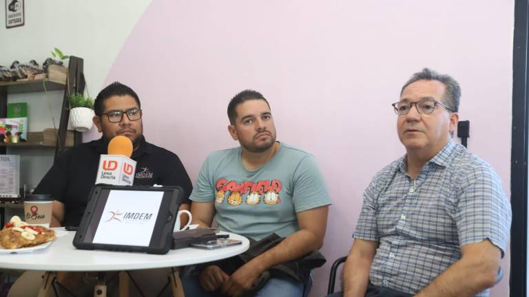 Jesús Ríos, Manuel Mancilla y Rafael Domínguez, durante la presentación del Torneo Navideño de Futbol de Colonias Populares.