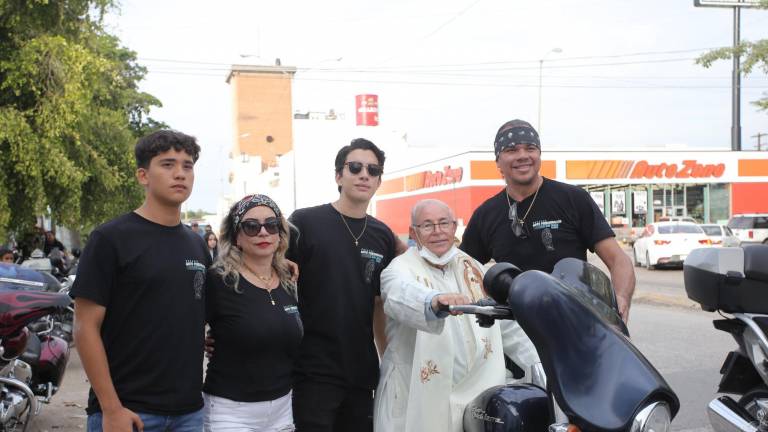 Tienen bikers tarde de rodada en honor a San Judas