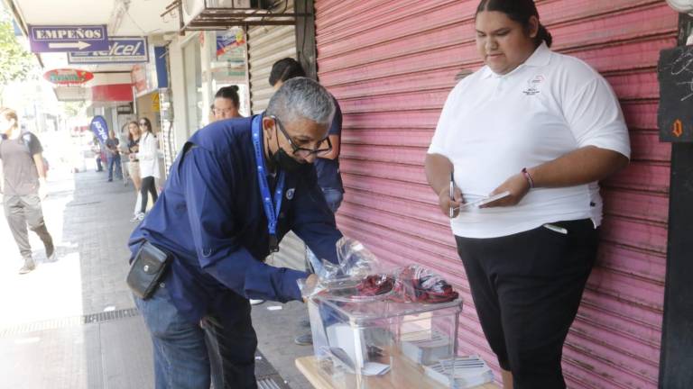 En el Centro de Culiacán se instalan urnas para realizar la consulta sobre la reforma a la Ley Orgánica de la UAS.