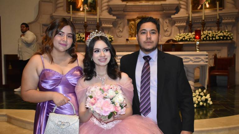 Es Estefany Sánchez una bella quinceañera