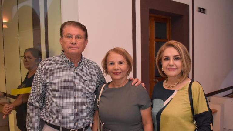 Acompañan a Cecilia Pablos en la presentación de su libro ‘Galbare’