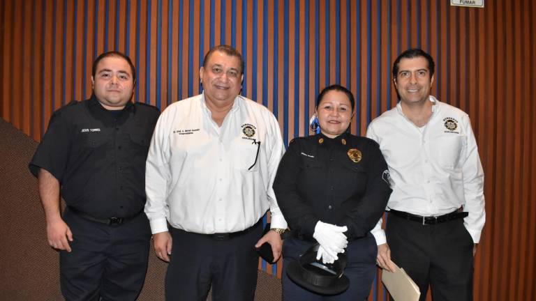 Celebran bomberos su día con reconocimientos y ascensos