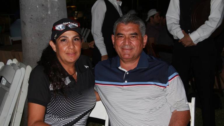 Golfistas viven amistosa competencia en el Country Club de Culiacán