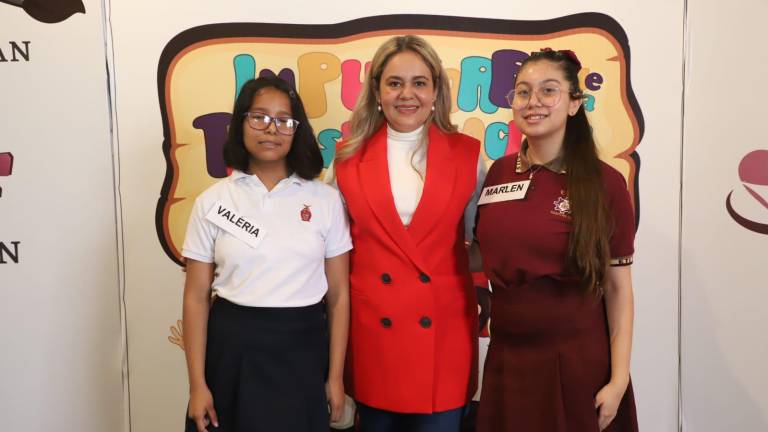 Valeria Arvizu (izquierda) es ganadora, y Marlen Ríos la suplente (derecha).