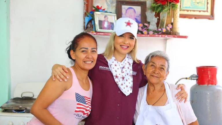 La candidata de Morena a Presidenta Municipal de Mazatlán, Estrella Palacios, recorre las colonias Pino Suárez y Anáhuac.