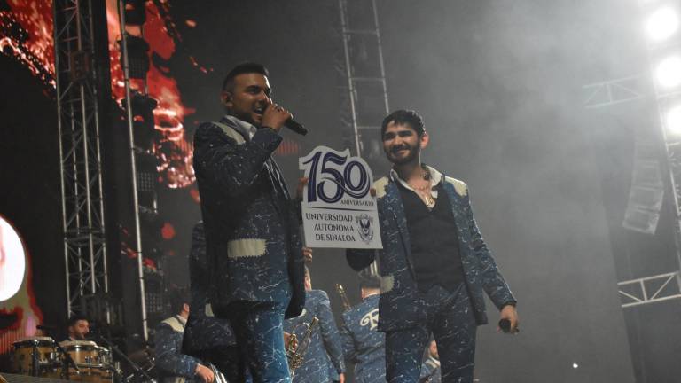 Banda El Recodo cierra el 150 aniversario de la Universidad Autónoma de Sinaloa en Culiacán.