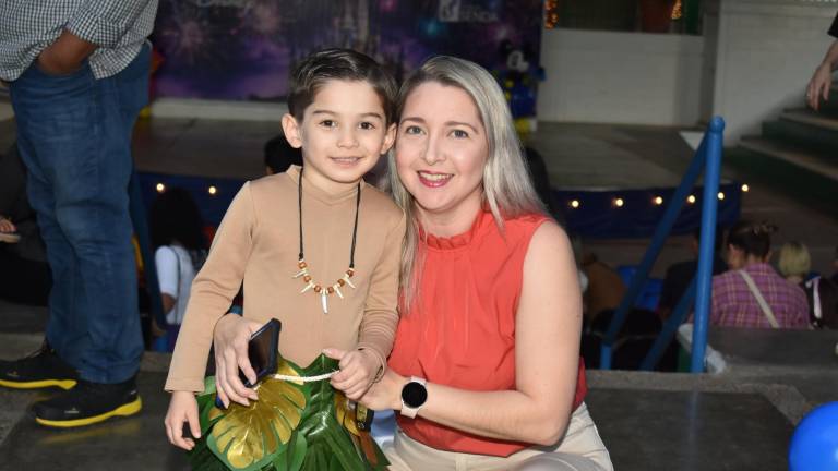 Con música y baile, alumnos del Instituto Senda reciben a la Primavera