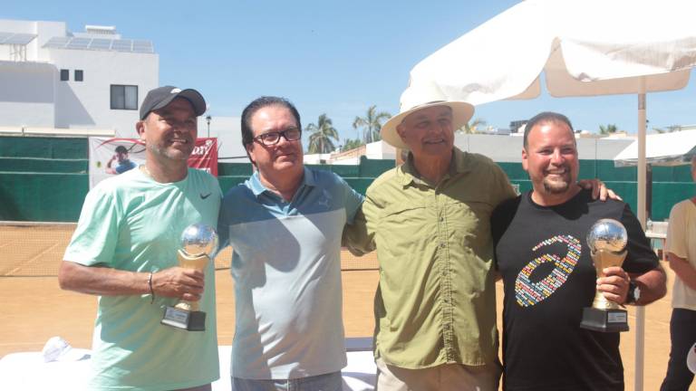 Reciben sus trofeos los campeones del Torneo de Tenis Nancy Grimes