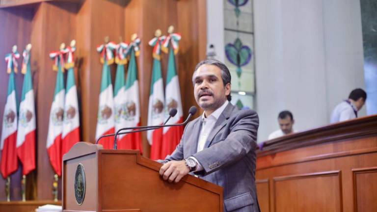 El Diputado local por el PRI, Sergio Mario Arredondo, critica que el Gobierno de Sinaloa aún no implemente el horario extendido en algunos planteles.