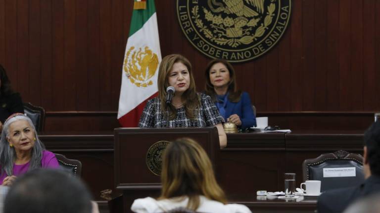 La Auditora Superior del Estado, Emma Guadalupe Félix Rivera, comparece en el Congreso de Sinaloa por la revisión de las cuentas públicas de 2023.