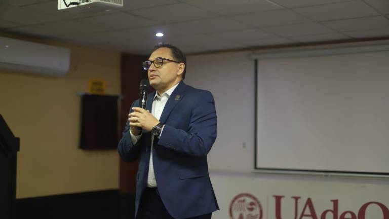 Pedro Flores Leal, Rector de la Universidad Autónoma de Occidente, en su visita a la Unidad Regional de Mazatlán.