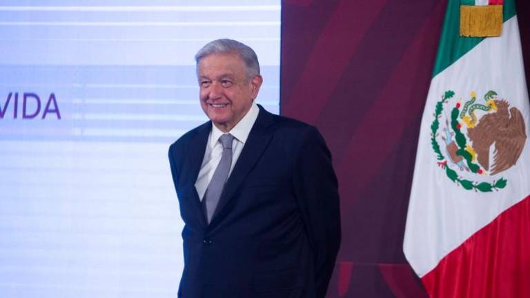 Andrés Manuel López Obrador tardó 14 años en terminar la licenciatura, periodo en el que ocupó siete cargos públicos.