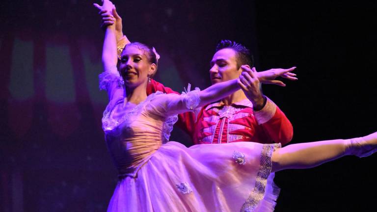 El Bulgarian Ballet Varna se presenta por primera vez en Culiacán.