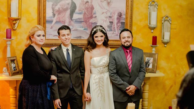 Karla y Roberto formalizan su noviazgo