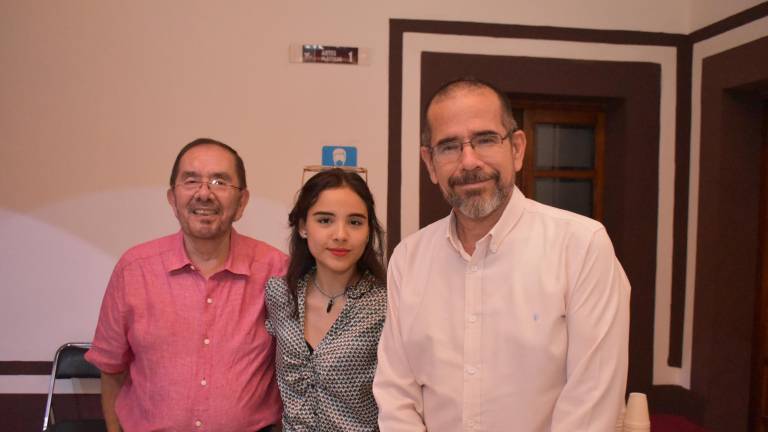 Acompañan a Cecilia Pablos en la presentación de su libro ‘Galbare’