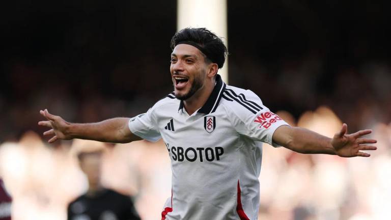 Pese a gol de Raúl Jiménez, Fulham termina cayendo con el Aston Villa