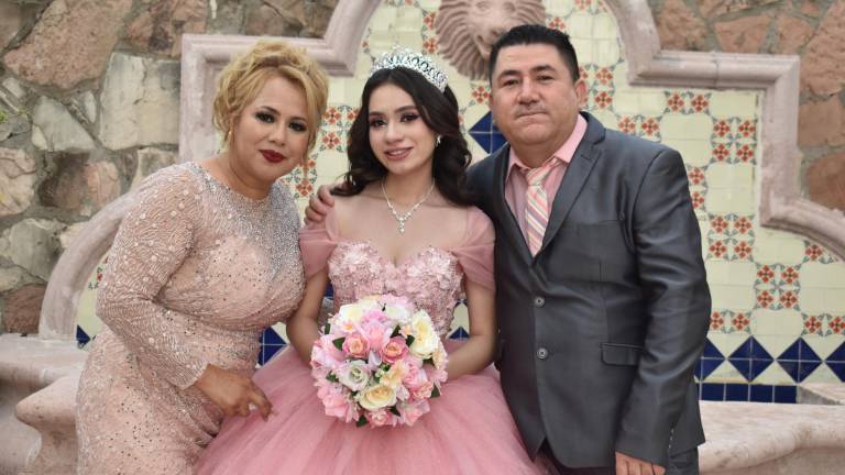 Es Estefany Sánchez una bella quinceañera