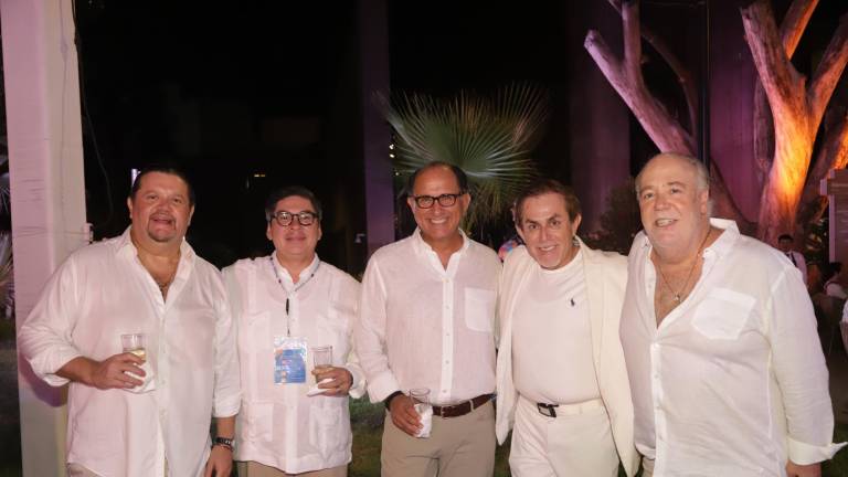 Disfrutan del puerto en la Fiesta Amigos 2024