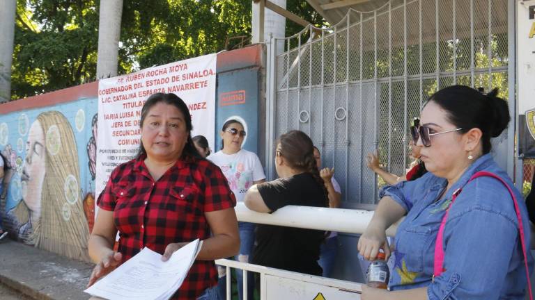 Padres de familia piden que clases en secundaria de La Campiña, en Culiacán, se hagan de manera virtual ante la inseguridad.