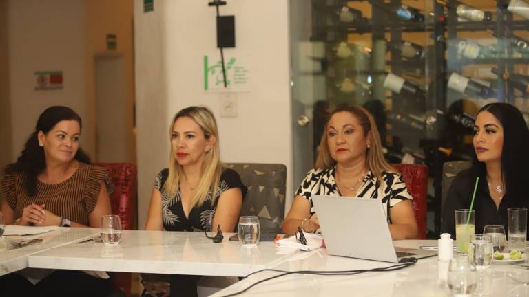 Connie Velarde, Sofía Estrada, Karina García y Brianda Loc, dieron a conocer detalles de la cena con causa que organiza la Fundación Letty Coppel.