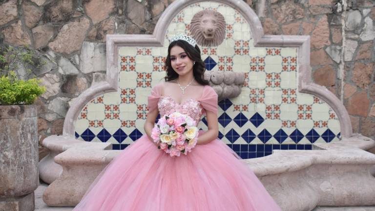 Es Estefany Sánchez una bella quinceañera