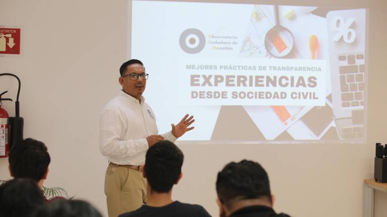 En taller, Gustavo Rojo Navarro, director del Observatorio Ciudadano de Mazatlán, detalló la situación del caso Nafta Lubricantes y otras investigaciones en curso.