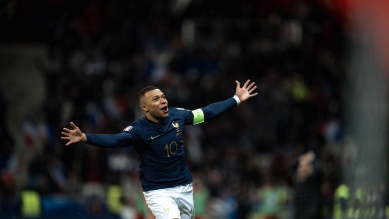 Jugadores franceses defienden a Mbappé tras ser captado en fiesta