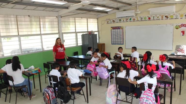 Entrega de libros, uniformes y útiles en Rosario y Escuinapa está en un 80%: Servicios Regionales