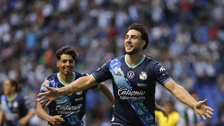 Lucas Cavallini festeja su gol.