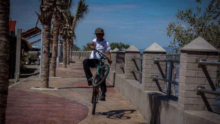 Inauguran andador peatonal en Costa Azul para impulsar el turismo en la región