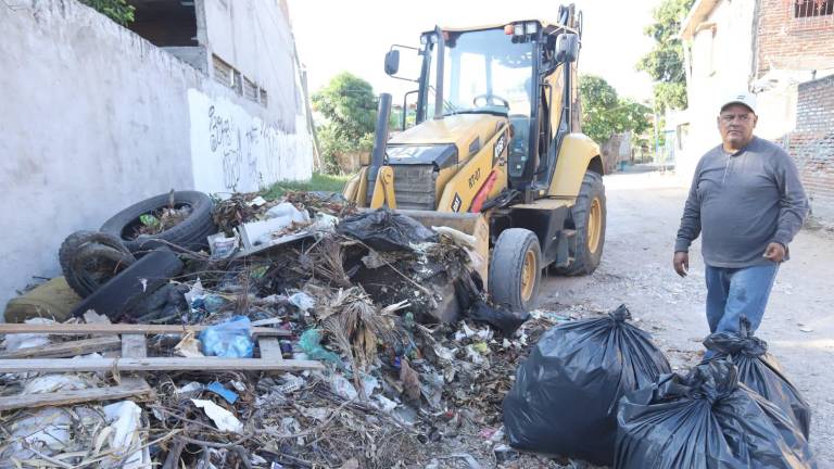 La campaña busca dar un ejemplo a los vecinos de cómo mantener limpia la ciudad y drenajes.