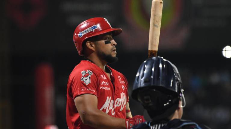 Los bats de los rojos fueron maniatados.